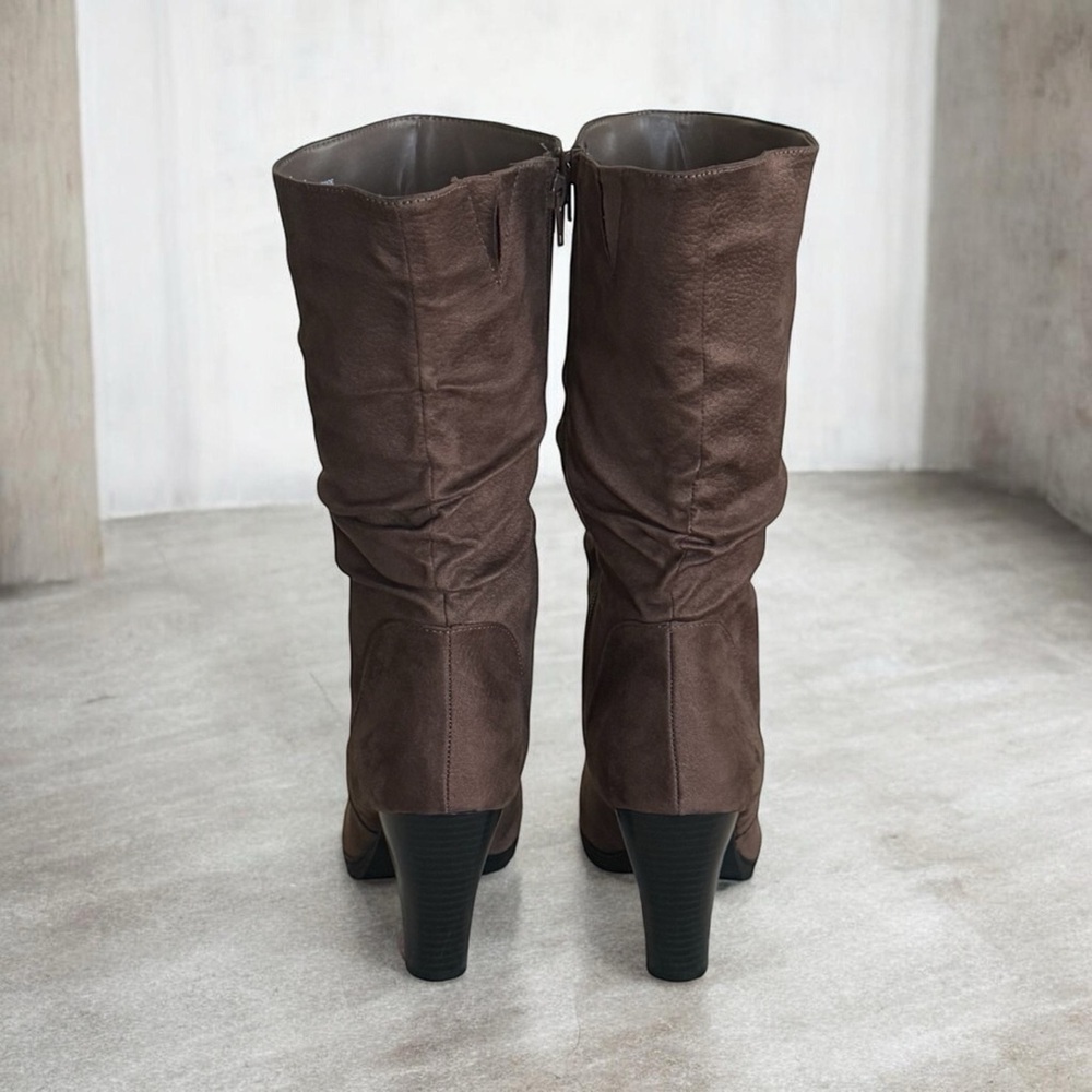 NWOT Women’s Faux Suede Boots! Size 10! NEW! - Picture 6 of 9